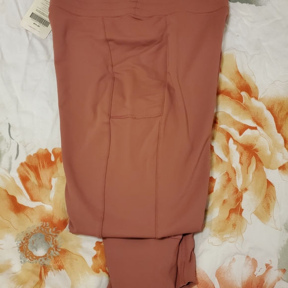 Mila Jogger - Picture 5 of 7